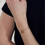 edblad-armband-monaco-gold-damsmycke-smycke-miljöbild