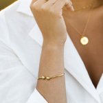 armband-syster-p-strict-gold-guld-detaljbild